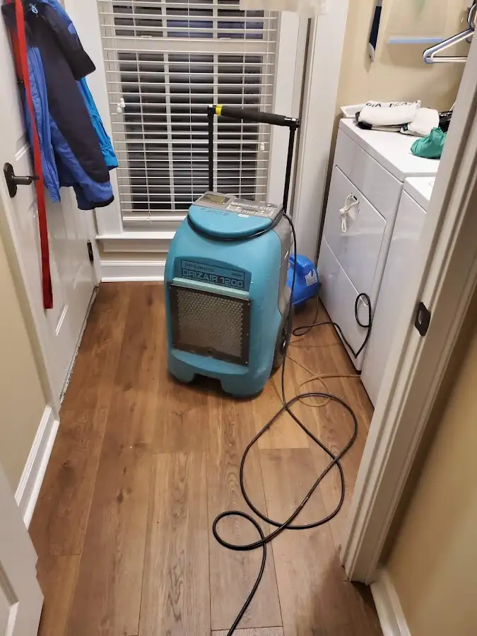 Commercial dehumidifier deployed for Crawl Space Restoration in Bacliff